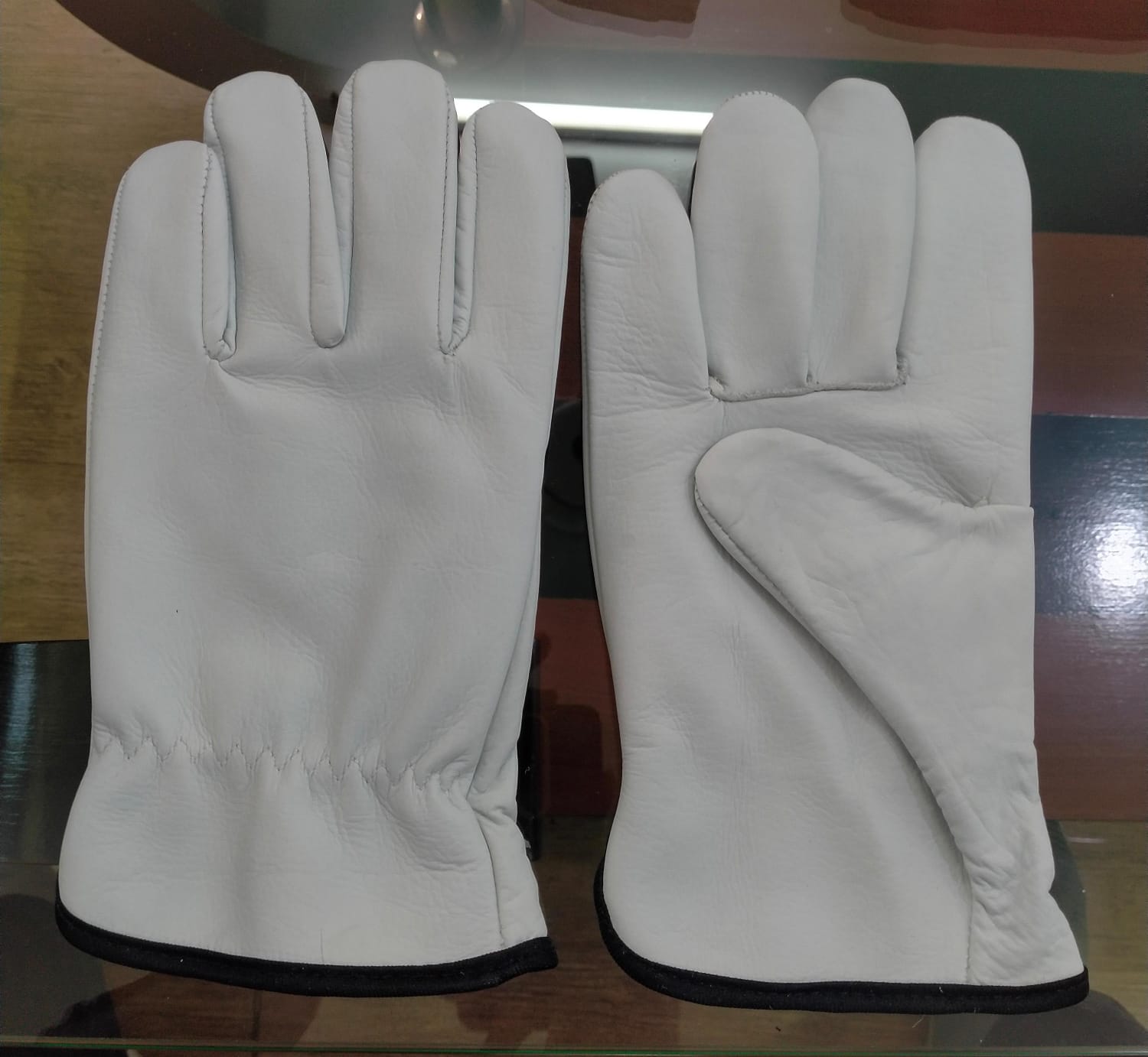 GLOVES 713
